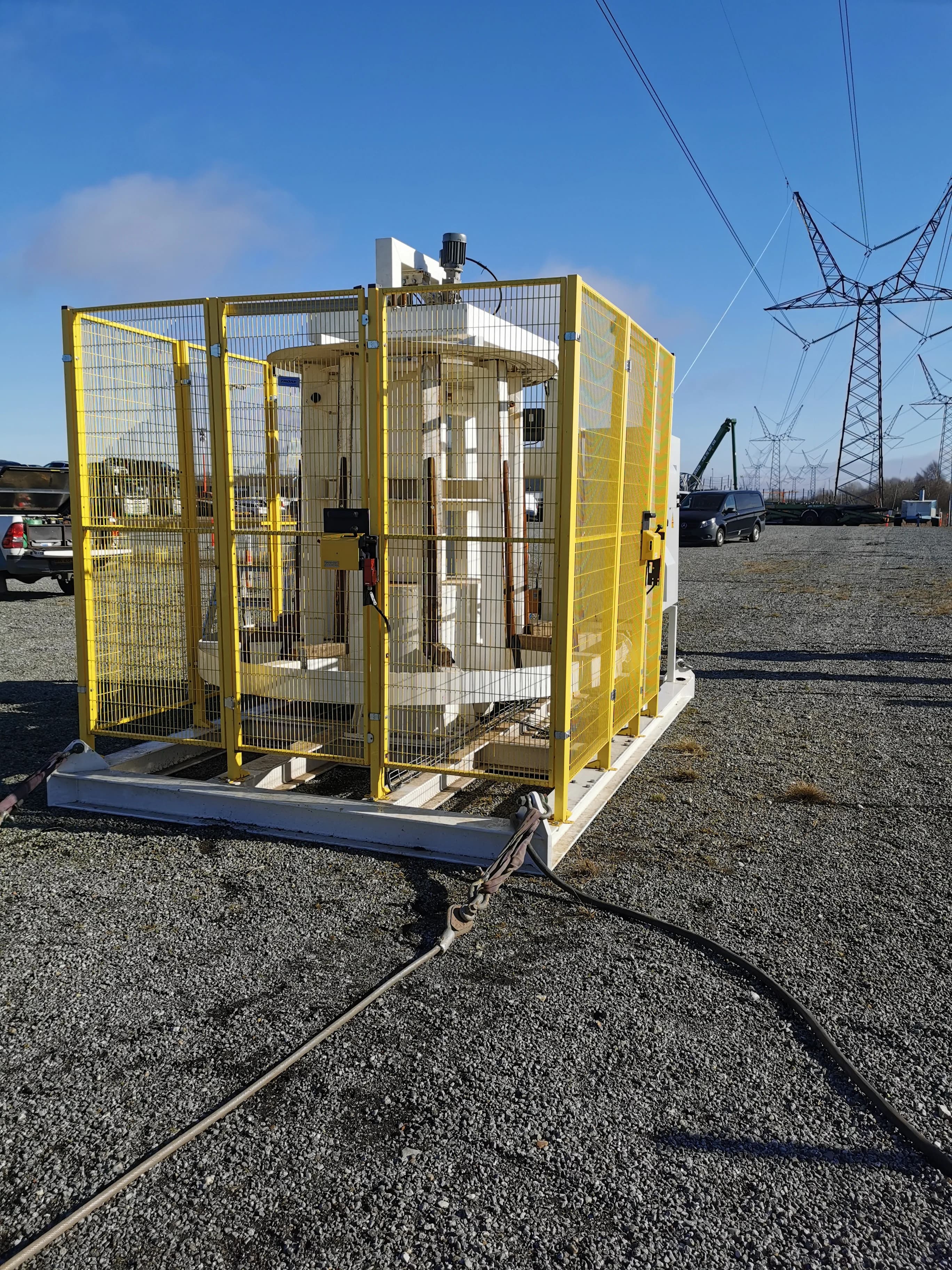 High-voltage stringing system equipment